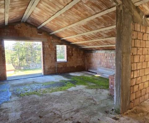 Fantastyczne osiedle w Buzet składające się z 4 budynków mieszkalnych i jednego budynku mieszkalno-biznesowego, otwarty widok na przyrodę i jezioro - pic 81
