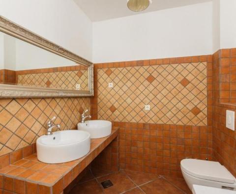 Luxus villa a tenger 1. sorban, szemben a magas színvonalú kikötővel - pic 11