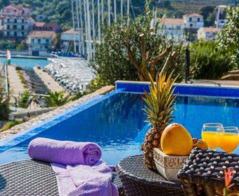 Luxus villa a tenger 1. sorban, szemben a magas színvonalú kikötővel - pic 19
