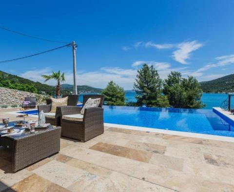 Luxus villa a tenger 1. sorban, szemben a magas színvonalú kikötővel - pic 36