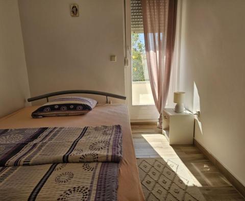 Apartament z widokiem na morze i garażem w Banjol na Rabie, 200 metrów od morza - pic 15