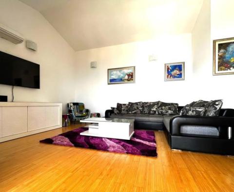 Velký penthouse se 3 ložnicemi na Čiovo, Trogir, 100 metrů od moře - pic 6