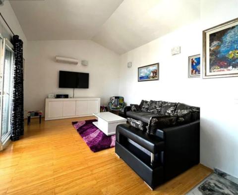 Velký penthouse se 3 ložnicemi na Čiovo, Trogir, 100 metrů od moře - pic 7
