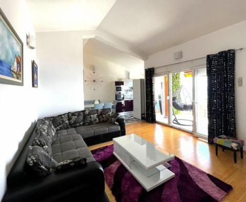 Velký penthouse se 3 ložnicemi na Čiovo, Trogir, 100 metrů od moře - pic 12