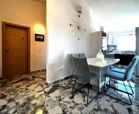 Velký penthouse se 3 ložnicemi na Čiovo, Trogir, 100 metrů od moře - pic 13
