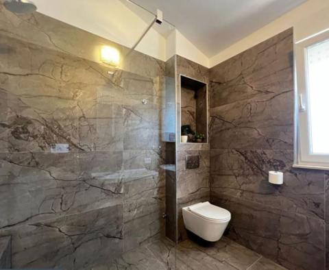 Velký penthouse se 3 ložnicemi na Čiovo, Trogir, 100 metrů od moře - pic 17