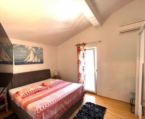Velký penthouse se 3 ložnicemi na Čiovo, Trogir, 100 metrů od moře - pic 19