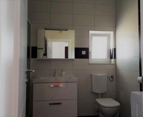 Mieszkanie o powierzchni 109 m2, 200 m od morza, z widokiem na morze, na półwyspie Pag! - pic 13