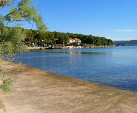 Großes Stadtgrundstück auf der Insel Pasman, 60 Meter vom Strand entfernt - foto 2