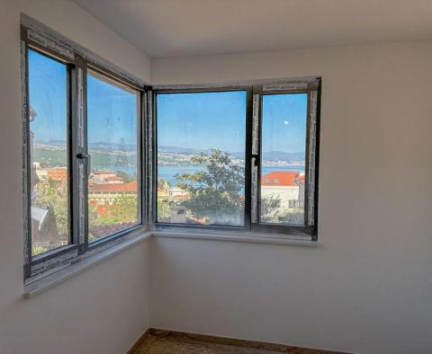 Apartmán se zahradou v novostavbě v centru Opatije s garáží, výhled na moře - pic 6