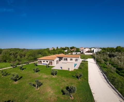 Beautiful modern villa for sale in Valtura-Liznjan area of half a hectare of land - pic 41