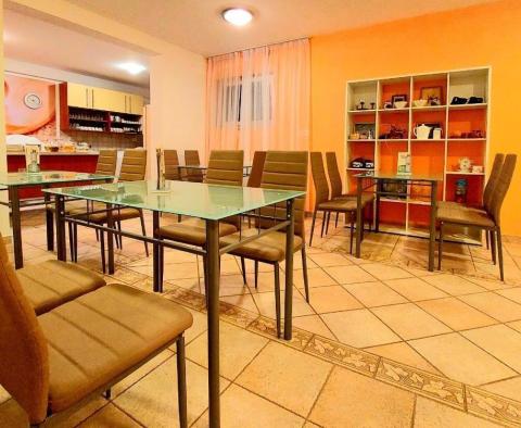 Hôtel à 350 mètres de la mer dans le quartier très populaire de Fazana près de Pula - pic 3