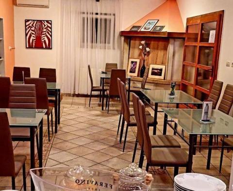 Hôtel à 350 mètres de la mer dans le quartier très populaire de Fazana près de Pula - pic 4