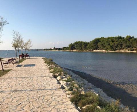 Апарт-дом в районе Задара в 50 метрах от моря, с частным причалом - фото 5
