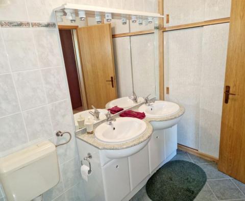 Zwei-Zimmer-Wohnung mit kleinem Garten, Sommerküche und Parkplatz - foto 13