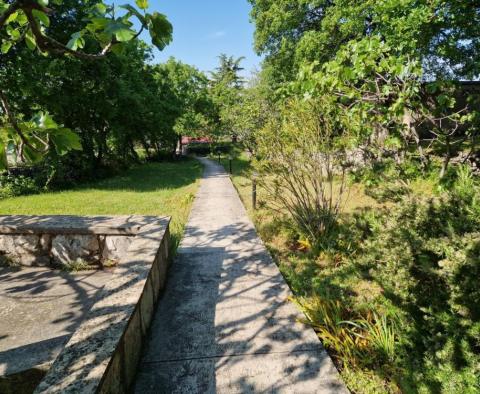 Zwei-Zimmer-Wohnung mit kleinem Garten, Sommerküche und Parkplatz - foto 16