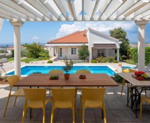 Wunderschöne Villa in der Gegend von Vodice mit herrlichem Meerblick! 