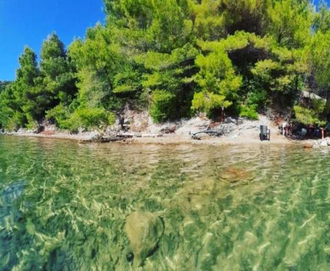 Unique farm land on Peljesac, over 21 hectares, 1st row to the sea 