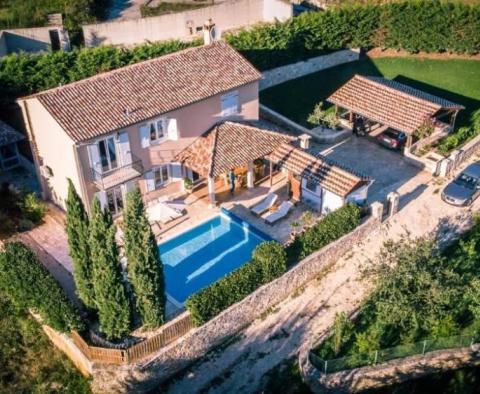 Provence style villa with swimming pool in Svetvinčenat 