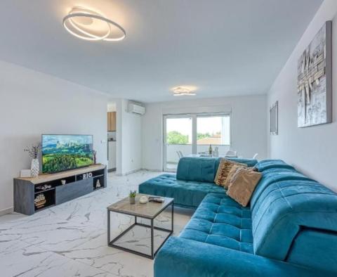 Obniżona cena! Dwa luksusowe apartamenty w Umag, z widokiem na morze, na sprzedaż! 