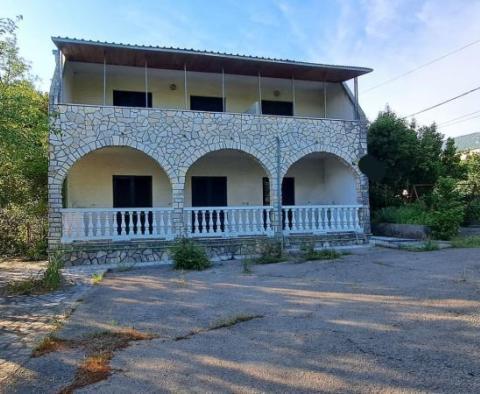 Maison solide Jadranovo, Crikvenica, à 400 mètres de la mer 