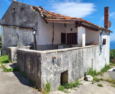 Investissement parfait à Brsec - maison individuelle à adapter avec vue mer 