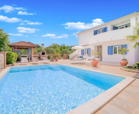 Villa mit Pool in Klimno, Dobrinj, nur 50 m vom Meer entfernt! 
