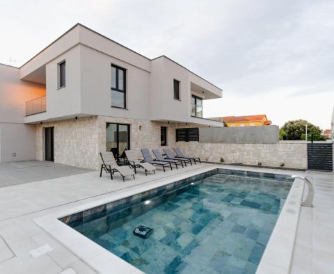 Maison jumelée exclusive avec piscine sur l'île de Pag 