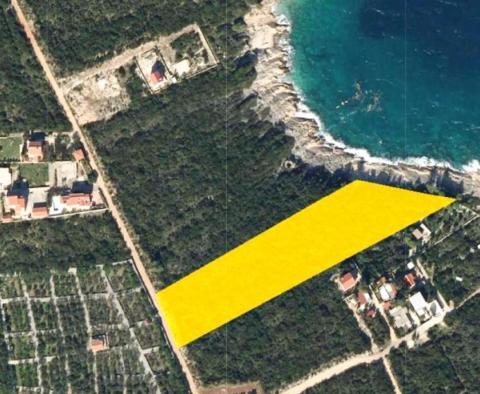 Excellent construction land plot on the island of Solta, Necujam  