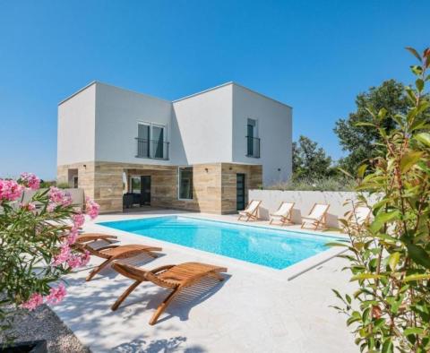 Gyönyörű modern villa Nin környékén, eladó 
