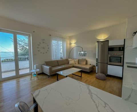 Wohnung in Icici in einem schönen Gebäude mit Terrasse und Aussicht, nur 250 m vom Strand entfernt, zu verkaufen 