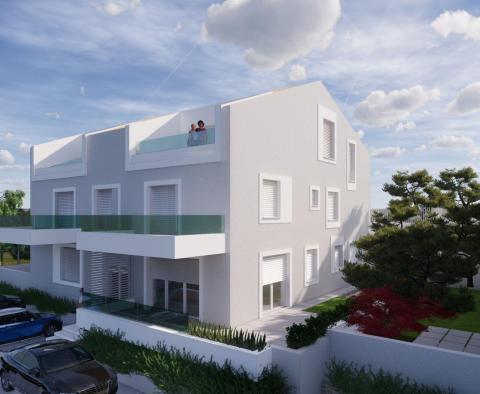 Terrain à Novi Vinodolski, avec permis de construire pour la construction de 6 appartements, à vendre 