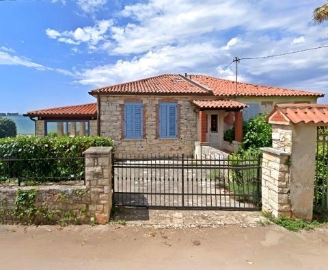 1ère rangée de la mer! Maison à Umag, à vendre! 