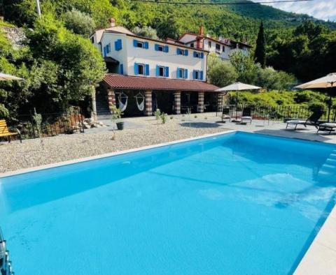 Une villa rénovée avec piscine à Mošćenička Draga, à vendre 