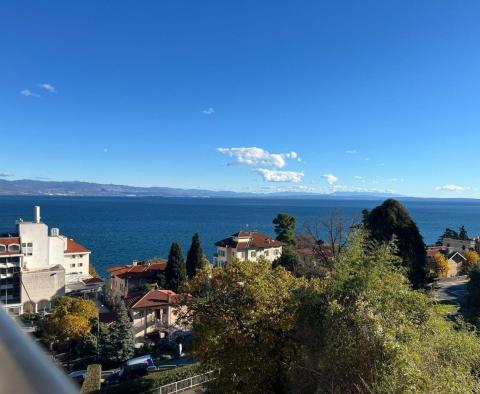 Apartment with a beautiful view, full of potential in Lovran! 