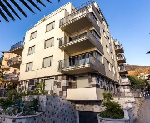 Apartament w nowym budynku w Opatii z tarasem i garażem, 200 metrów od morza, na sprzedaż! 