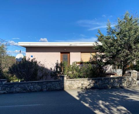 Haus in Jadranovo, Crikvenica, 270 m vom Meer entfernt, zu verkaufen 