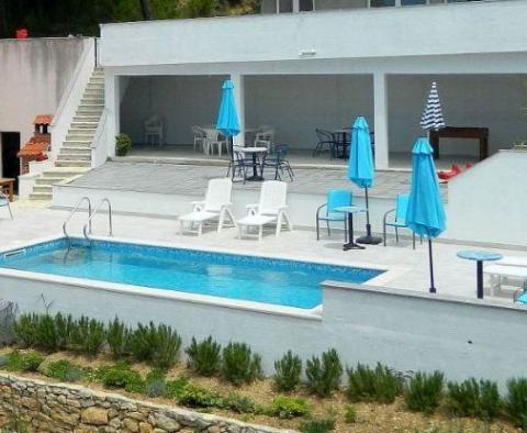 Charming small hotel with swimming pool on Omis riviera 