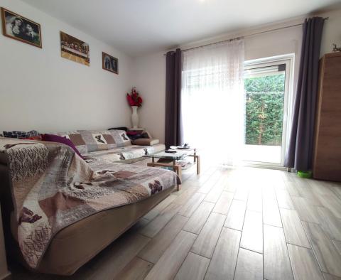 Two-story apartment with a garden in a new building in Banjole, for sale 
