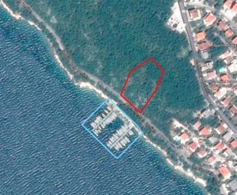 Előnyös tengerparti telek Crikvenica térségében turisztikai fejlesztésre és kikötő 40 jachtok számára 