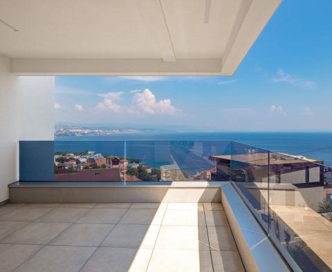 Exclusive apartment in a new building in Opatija with sea view, shared pool, garage, for sale 