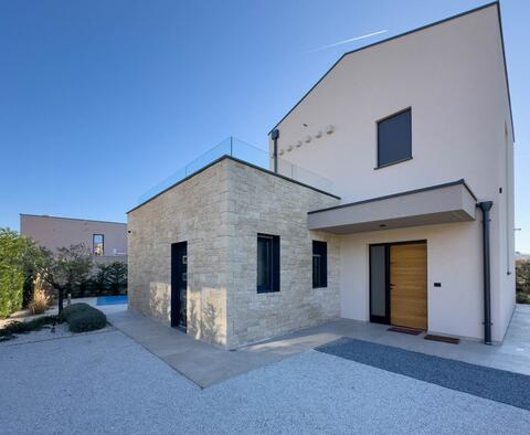 Modern villa in Poreč, just 1 km from the sea, for sale 
