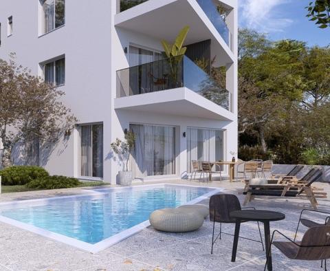 Luxus penthouse tetőterasszal, 1. sor a tenger felé, eladó 