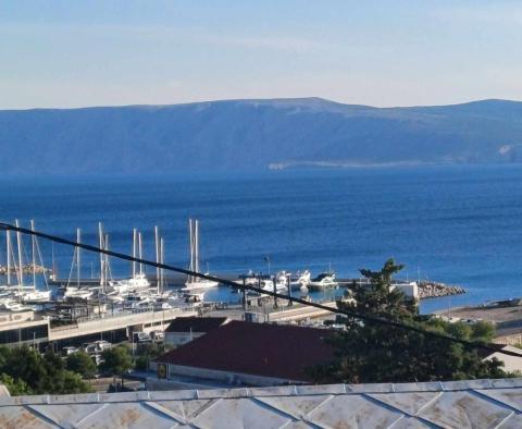 Отдельно стоящий дом в Нови-Винодольски, 300 м от моря, на продажу 