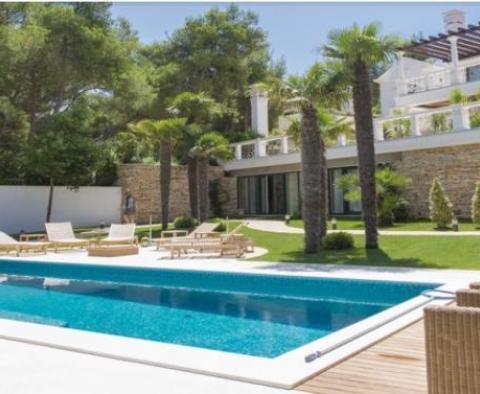 Super-luxury seafront villa on Ciovo near Trogir for sale 