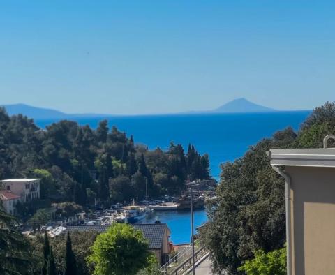 Sehr selten! Möblierte Wohnung mit Meerblick in Rabac, zu verkaufen! 