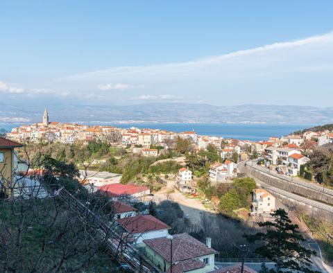 Moderní byt s pohledem na moře a starý Vrbnik, 3 ložnice, na prodej 