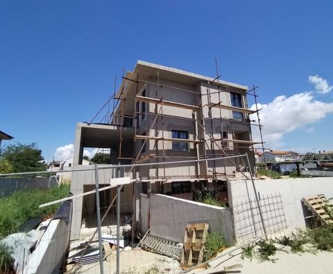 Propriété exceptionnelle à Fažana, super populaire, à 150 m de la plage, à vendre 