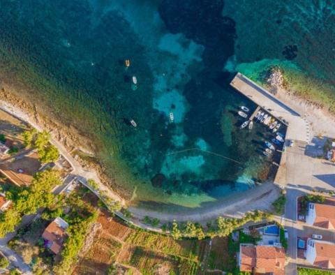 Stavební pozemek v Supetaru, Brač, na prodej 
