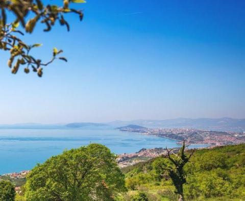 Baugrundstück mit Panoramameerblick in Podstrana 